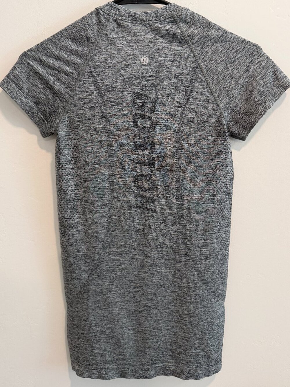 Lululemon Women's BOSTON Marathon Swiftly Tech Short Sleeve Gray SZ 2 Running